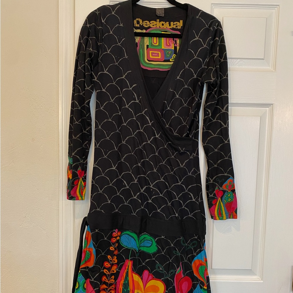 Like new. Black dress with great design